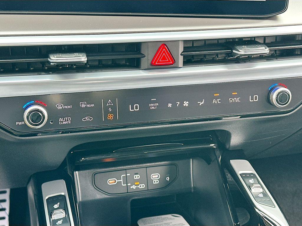 new 2026 Kia Sorento Hybrid car, priced at $43,554