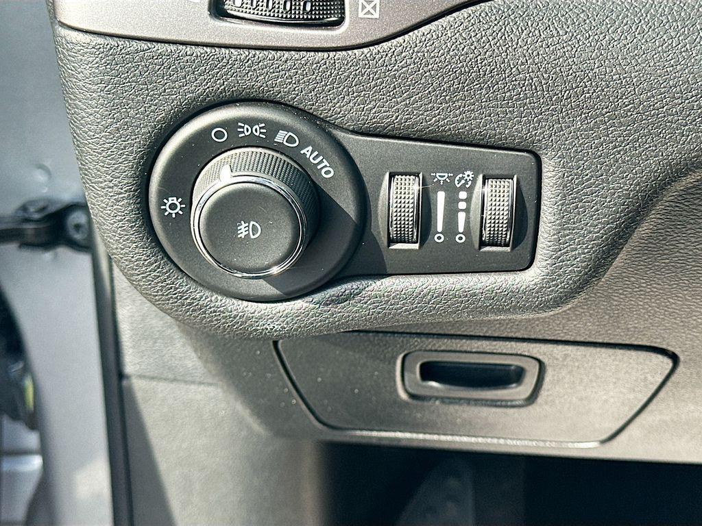 used 2021 Jeep Cherokee car, priced at $25,076