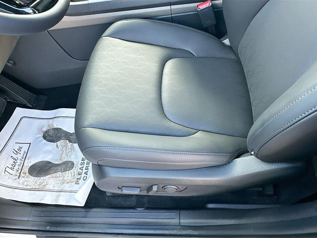 new 2026 Kia Carnival Hybrid car, priced at $42,458