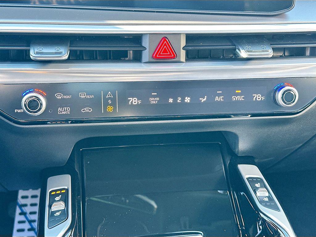 new 2026 Kia Sorento Hybrid car, priced at $43,093