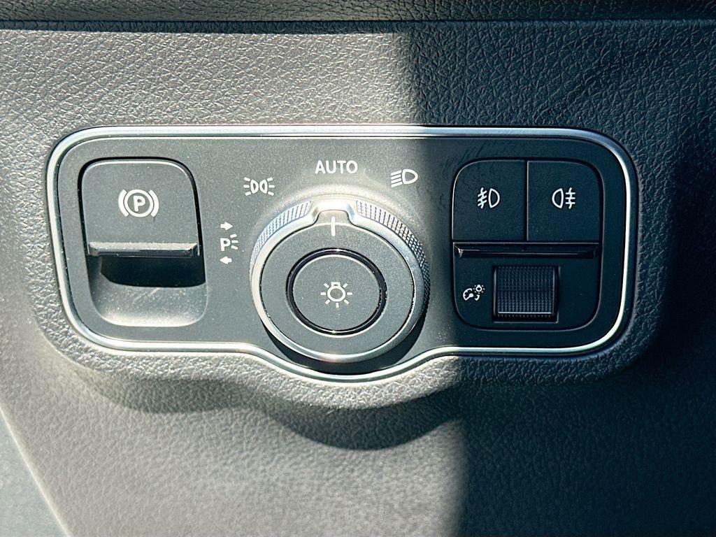 used 2024 Mercedes-Benz GLB 250 car, priced at $32,991