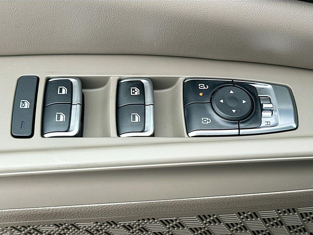 new 2026 Kia Carnival Hybrid car, priced at $40,312