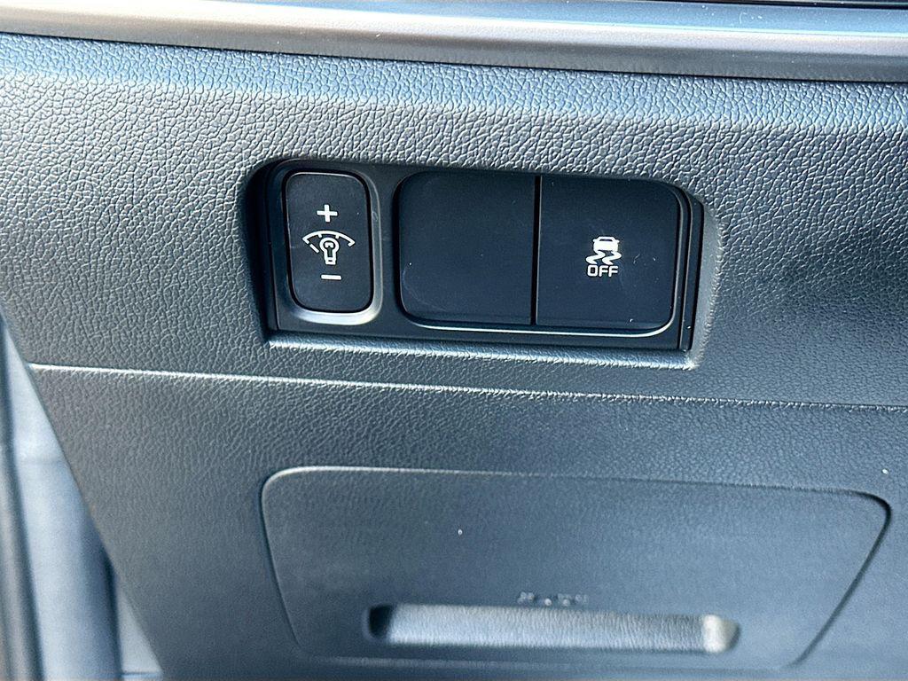 used 2025 Kia Sorento car, priced at $28,991