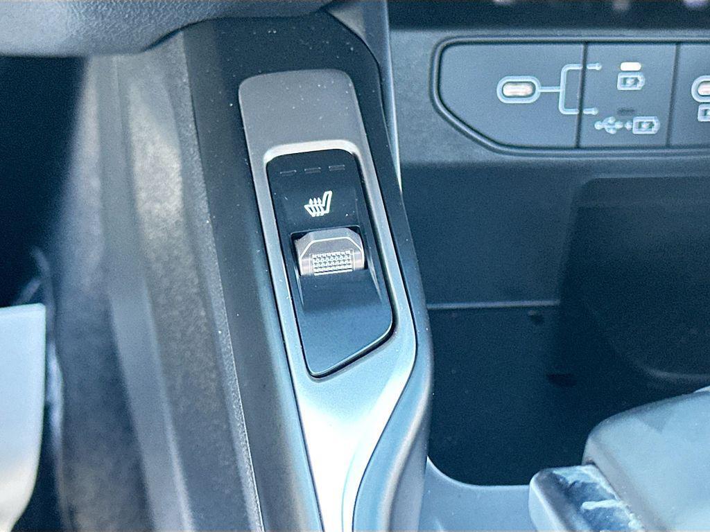 used 2025 Kia Sorento car, priced at $28,991