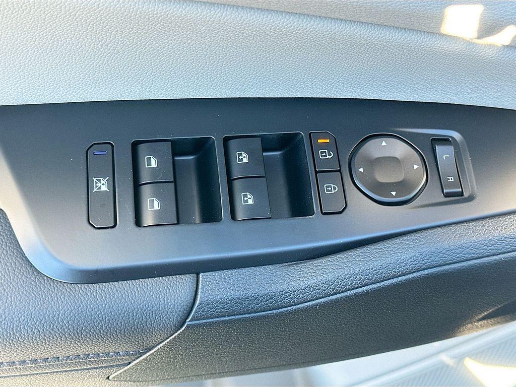 new 2026 Kia Sportage Hybrid car, priced at $33,090