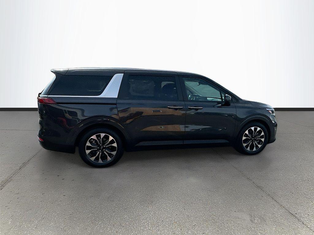 used 2024 Kia Carnival car, priced at $35,076