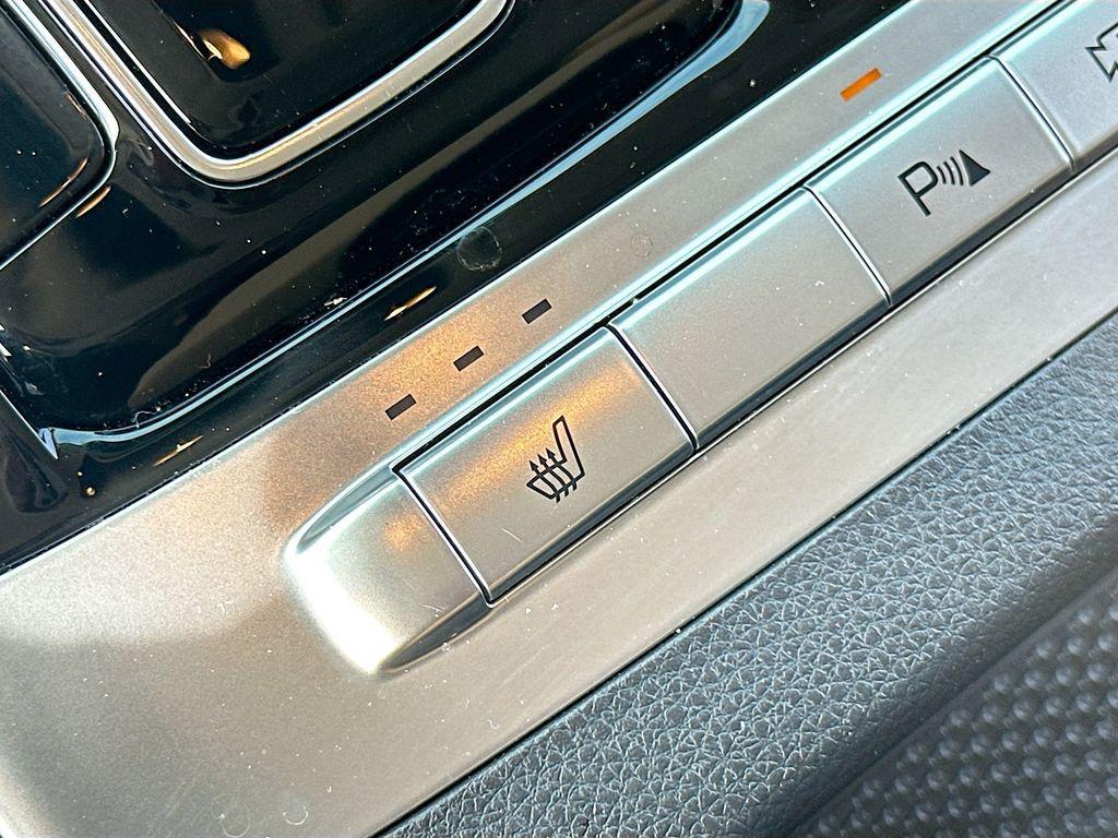 used 2024 Kia Carnival car, priced at $35,076