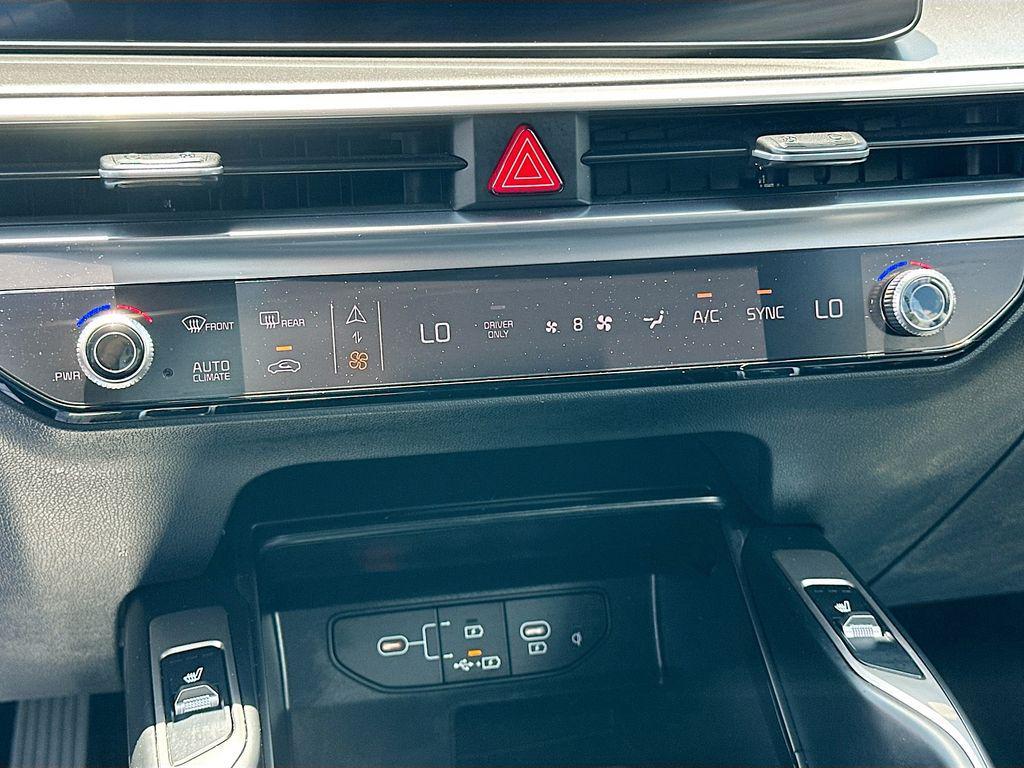 used 2025 Kia Sorento Hybrid car, priced at $34,636