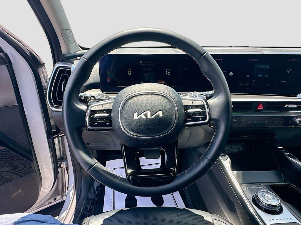 used 2025 Kia Sorento Hybrid car, priced at $34,636
