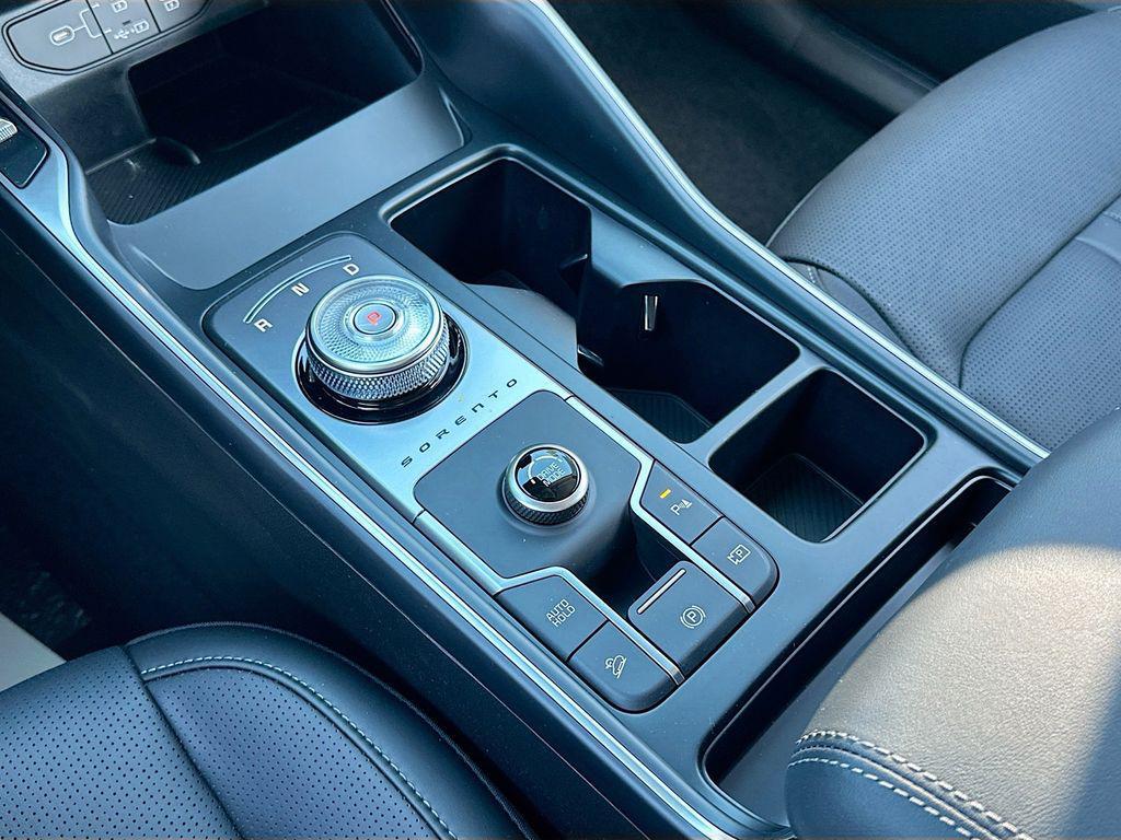 used 2025 Kia Sorento Hybrid car, priced at $34,636