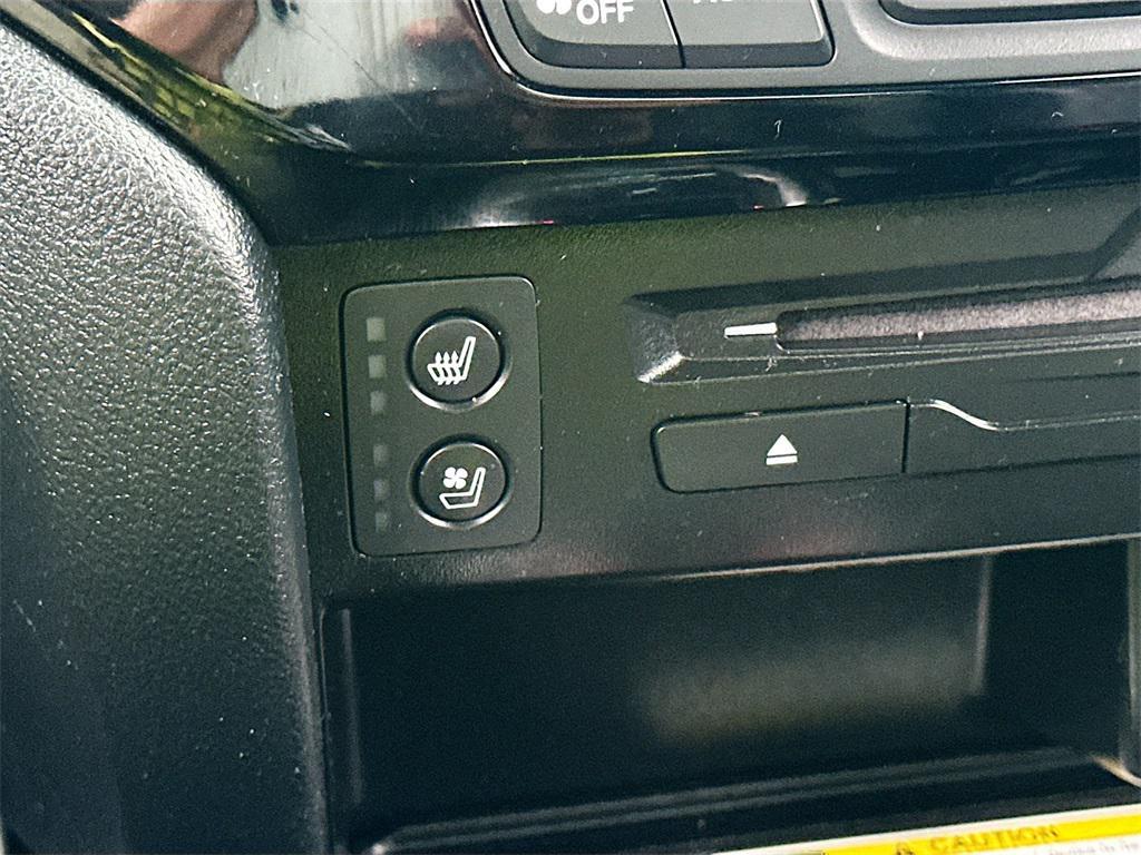 used 2022 Honda Pilot car, priced at $27,991