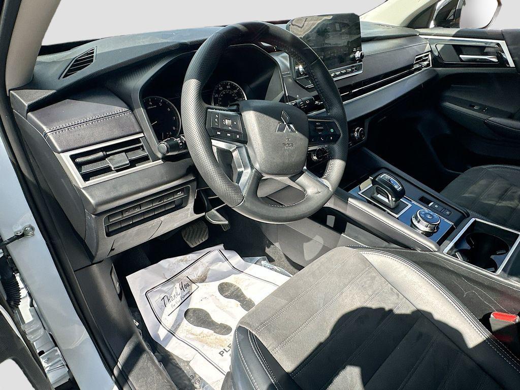 used 2024 Mitsubishi Outlander car, priced at $24,322