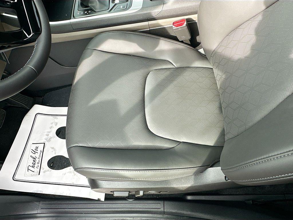 new 2026 Kia Carnival car, priced at $38,023