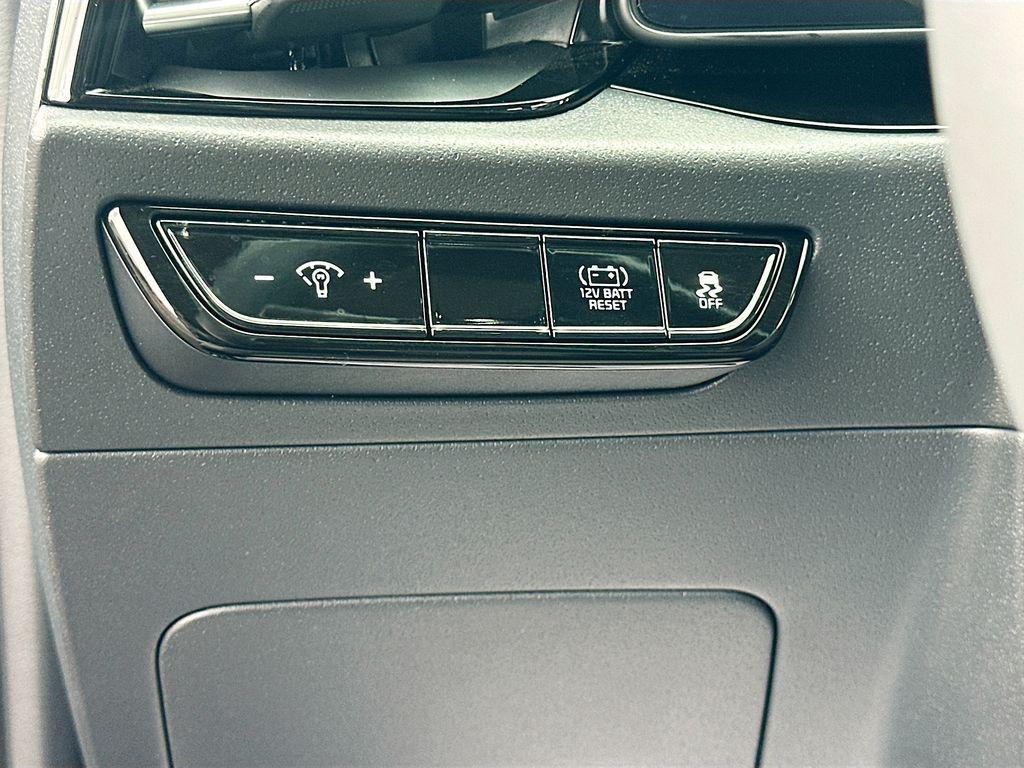 used 2025 Kia Niro car, priced at $30,076