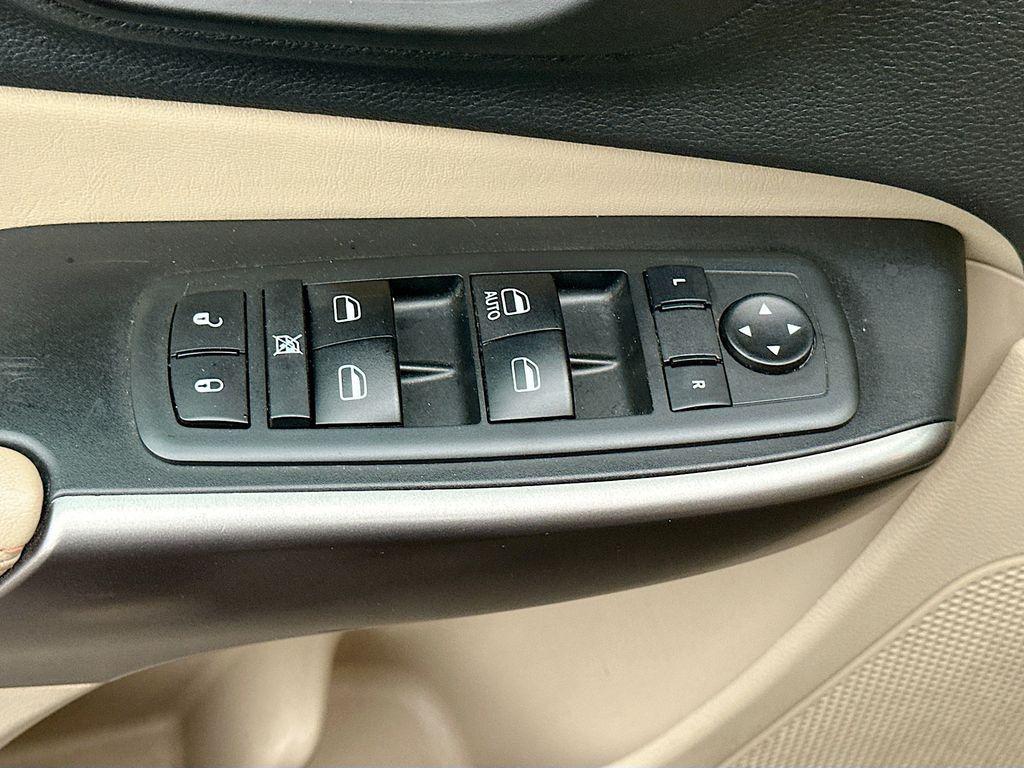 used 2020 Jeep Cherokee car, priced at $15,551