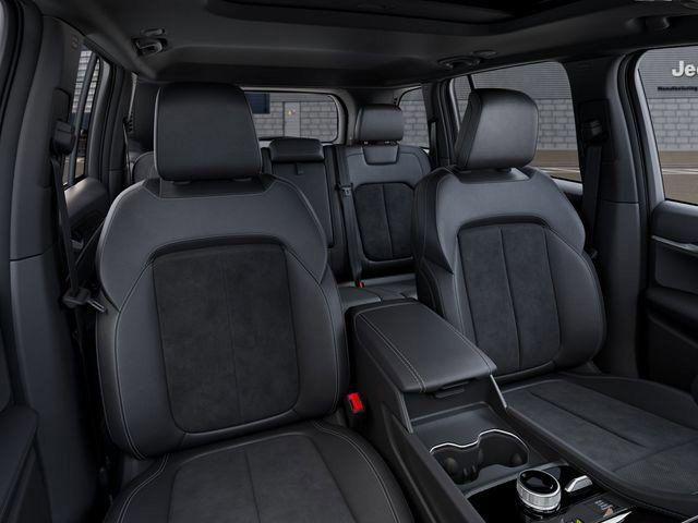new 2026 Jeep Grand Cherokee car, priced at $43,175