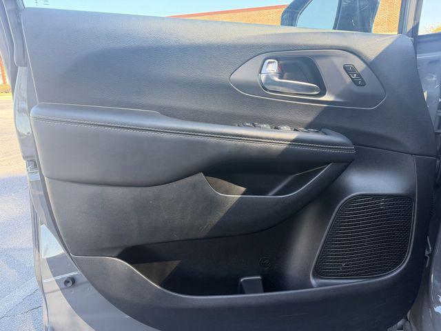 used 2025 Chrysler Pacifica car, priced at $28,991