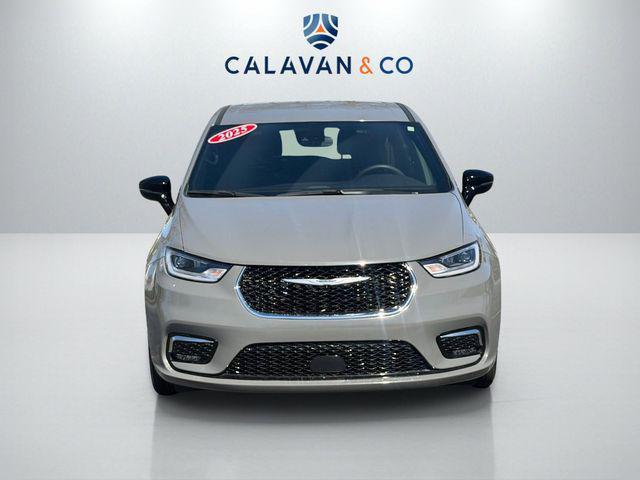 used 2025 Chrysler Pacifica car, priced at $28,991