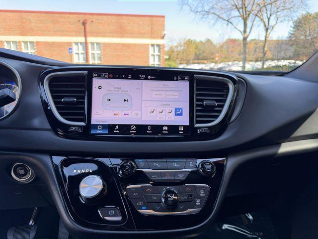 used 2025 Chrysler Pacifica car, priced at $28,991