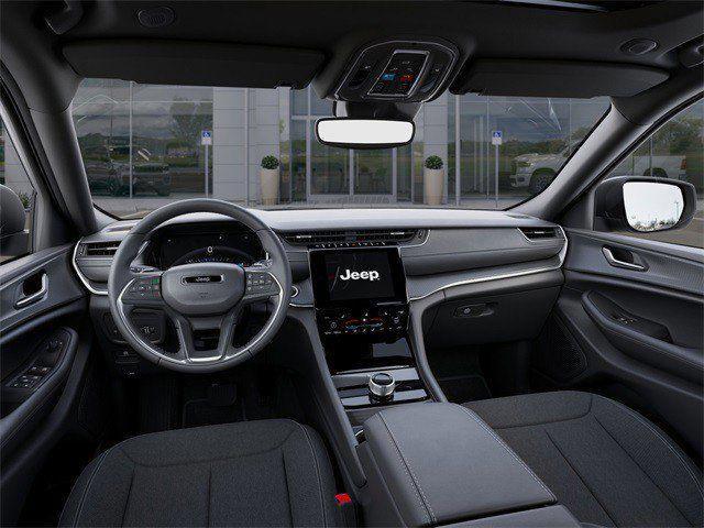 new 2025 Jeep Grand Cherokee car, priced at $30,780