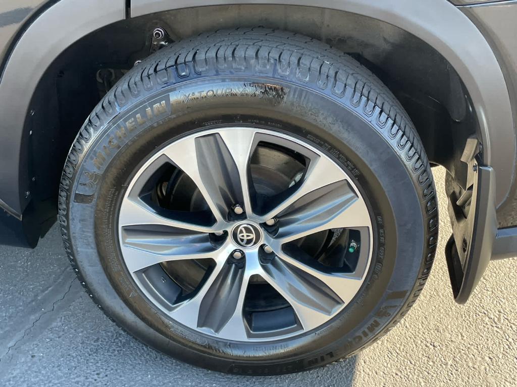 used 2022 Toyota Highlander car, priced at $29,990