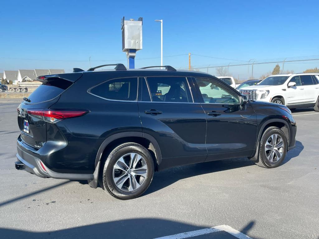 used 2022 Toyota Highlander car, priced at $29,990