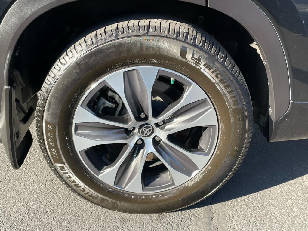 used 2022 Toyota Highlander car, priced at $29,990