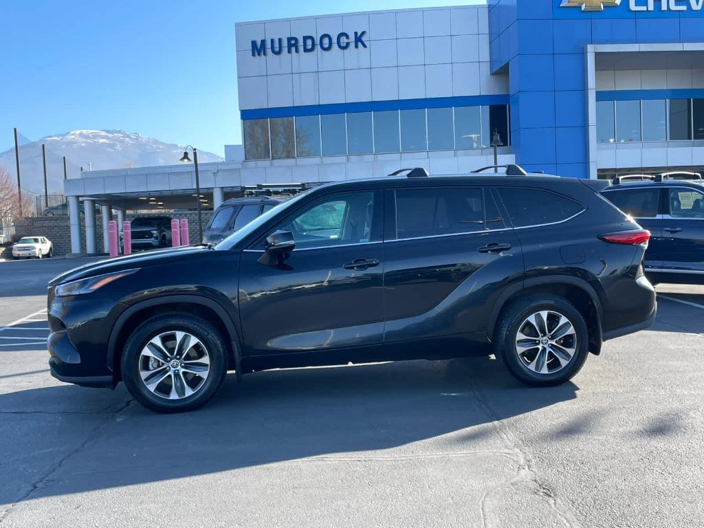used 2022 Toyota Highlander car, priced at $29,990