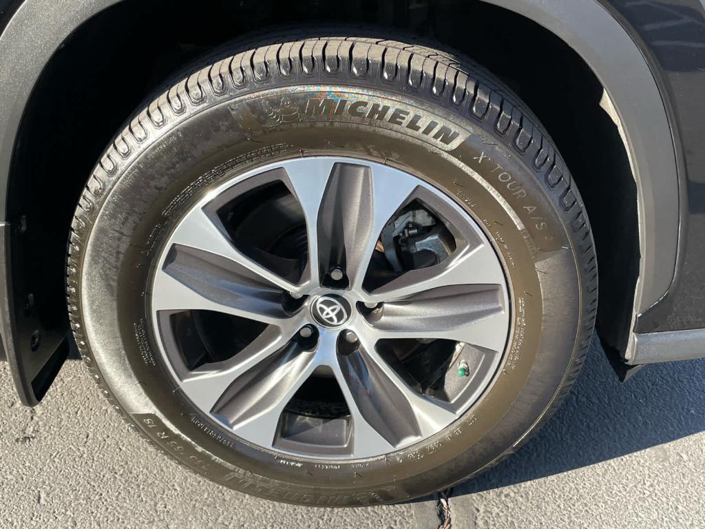 used 2022 Toyota Highlander car, priced at $29,990