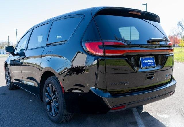 used 2024 Chrysler Pacifica Hybrid car, priced at $34,999