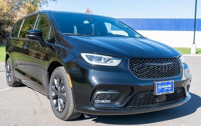 used 2024 Chrysler Pacifica Hybrid car, priced at $34,999