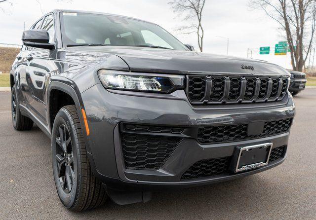 new 2026 Jeep Grand Cherokee car, priced at $45,499