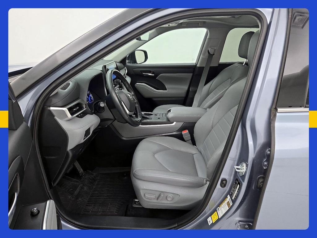 used 2022 Toyota Highlander Hybrid car, priced at $36,998