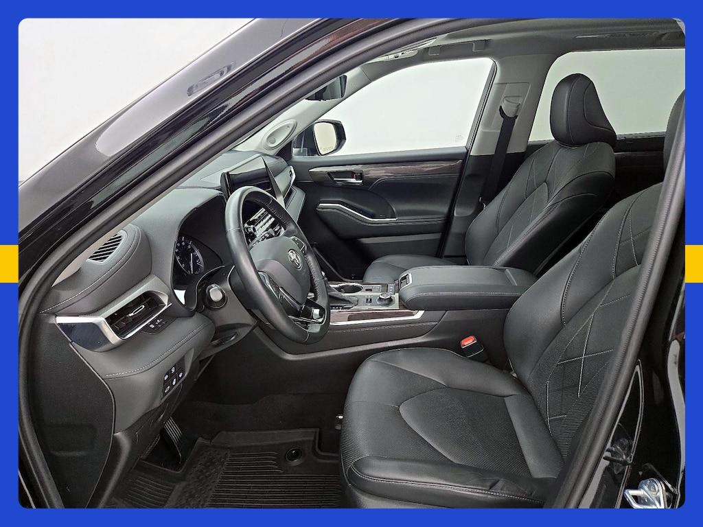 used 2021 Toyota Highlander car, priced at $38,998