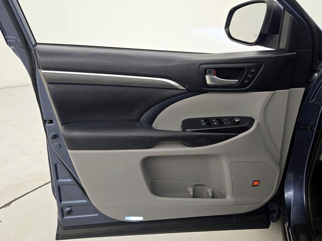 used 2019 Toyota Highlander car, priced at $34,998