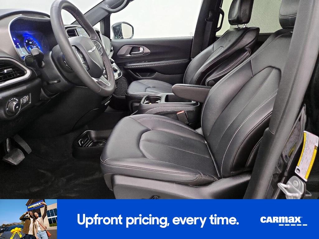 used 2025 Chrysler Pacifica car, priced at $30,998