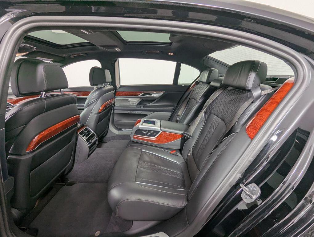 used 2022 BMW ALPINA B7 car, priced at $79,000