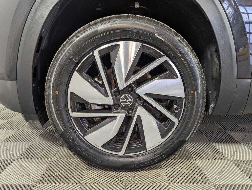 used 2024 Volkswagen Atlas car, priced at $25,000
