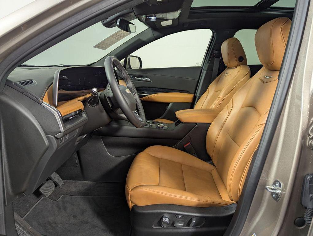 used 2025 Cadillac XT4 car, priced at $39,000