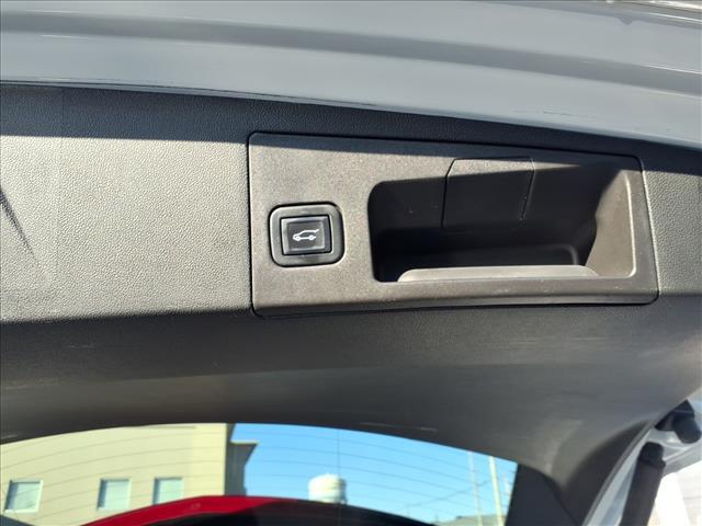 used 2022 Cadillac XT5 car, priced at $31,585