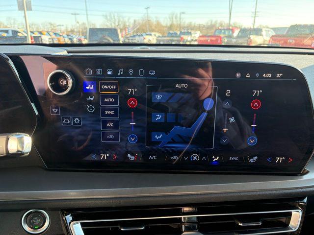 used 2025 Chevrolet Traverse car, priced at $32,999