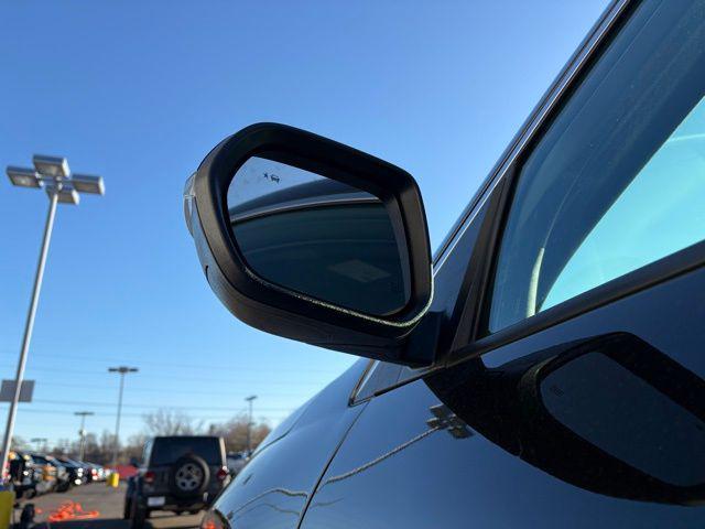 used 2025 Chevrolet Traverse car, priced at $32,999