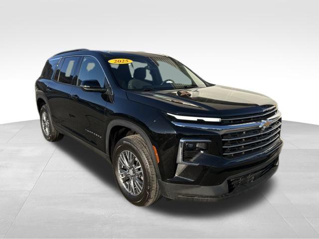 used 2025 Chevrolet Traverse car, priced at $32,999