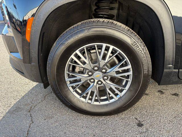 used 2025 Chevrolet Traverse car, priced at $32,999