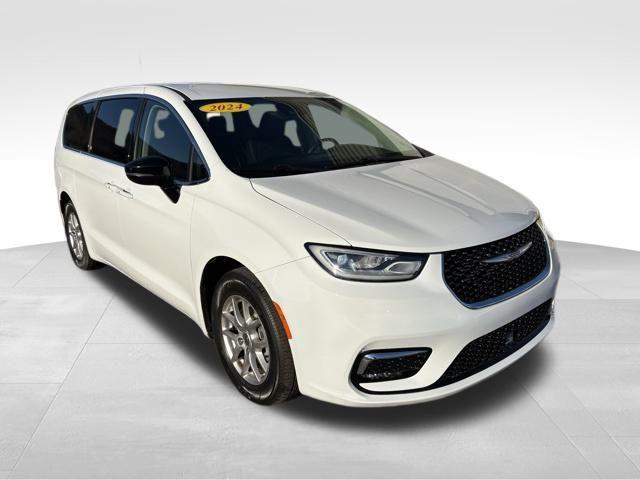 used 2024 Chrysler Pacifica car, priced at $28,563