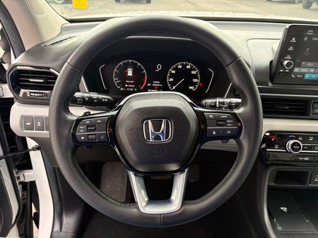 used 2025 Honda Pilot car, priced at $37,720