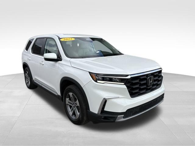 used 2025 Honda Pilot car, priced at $37,720