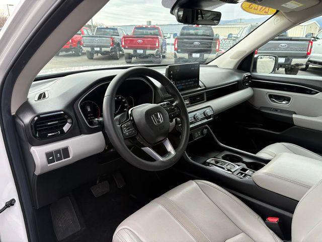 used 2025 Honda Pilot car, priced at $37,720