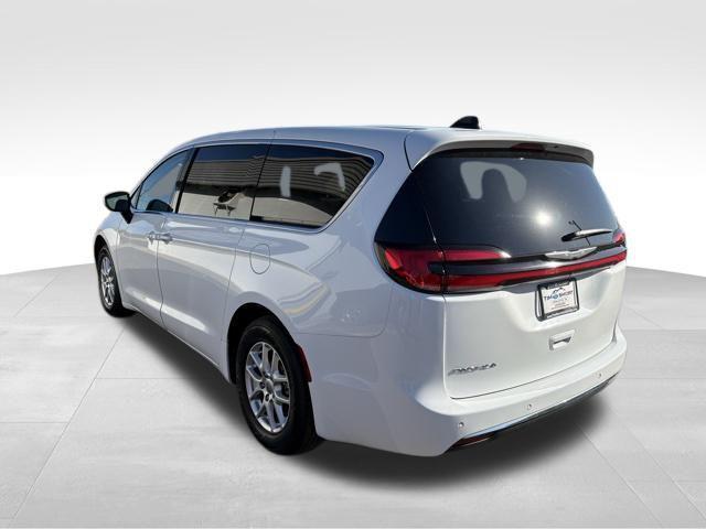 used 2023 Chrysler Pacifica car, priced at $23,386
