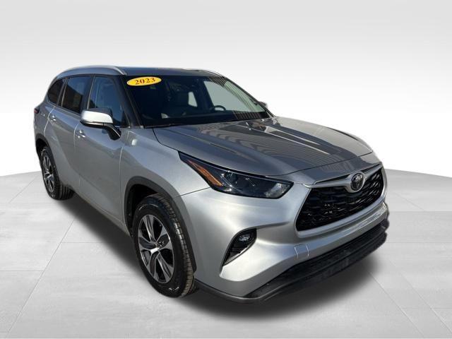 used 2023 Toyota Highlander car, priced at $30,988
